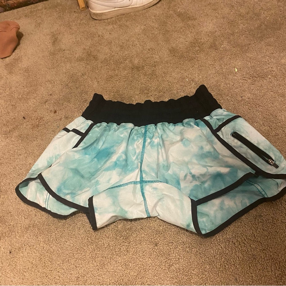 Lululemon tracker short - white green spray black detailing